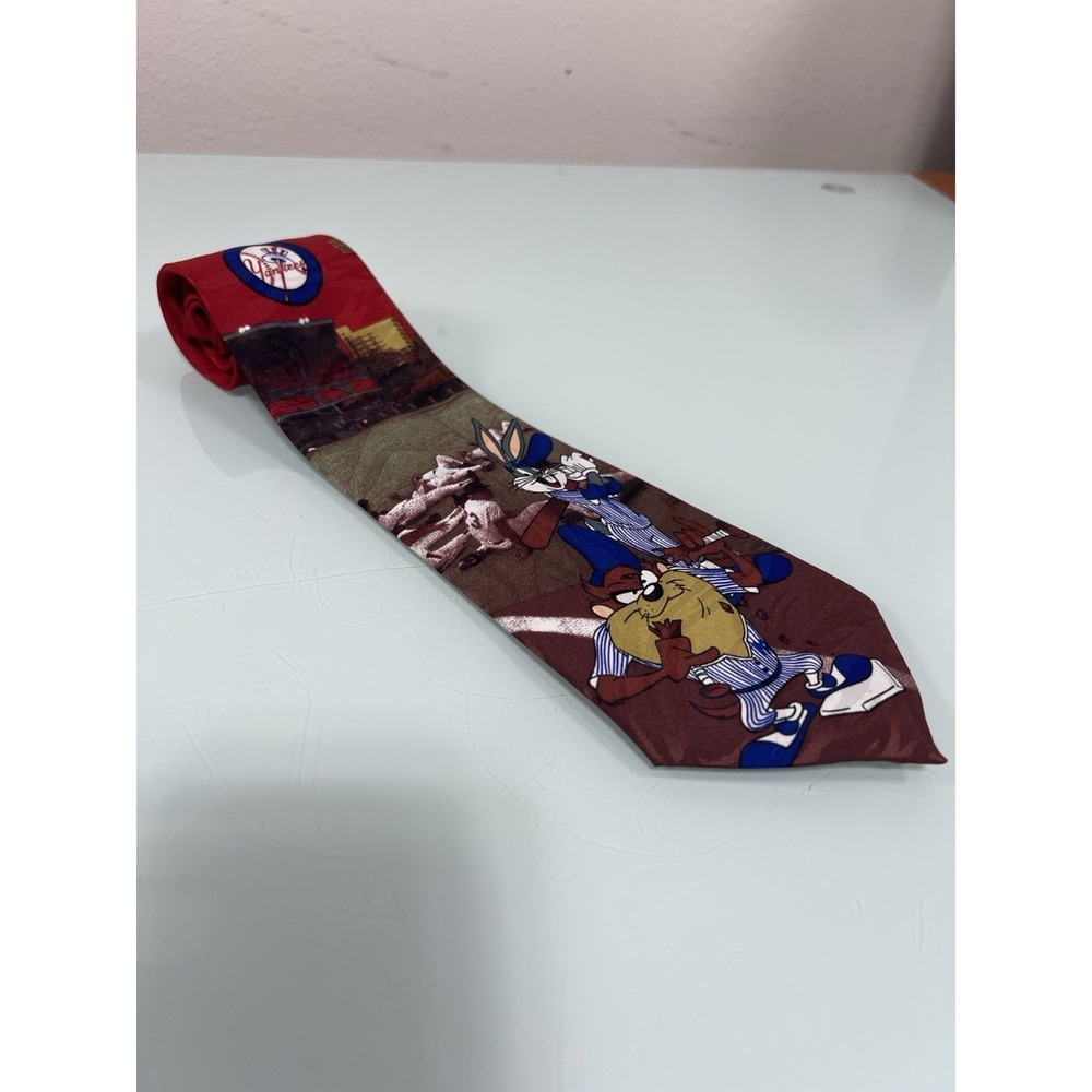 Vintage Men's Baseball Toons Tie Yankees Bugs Bunny Taz Cartoon Necktie